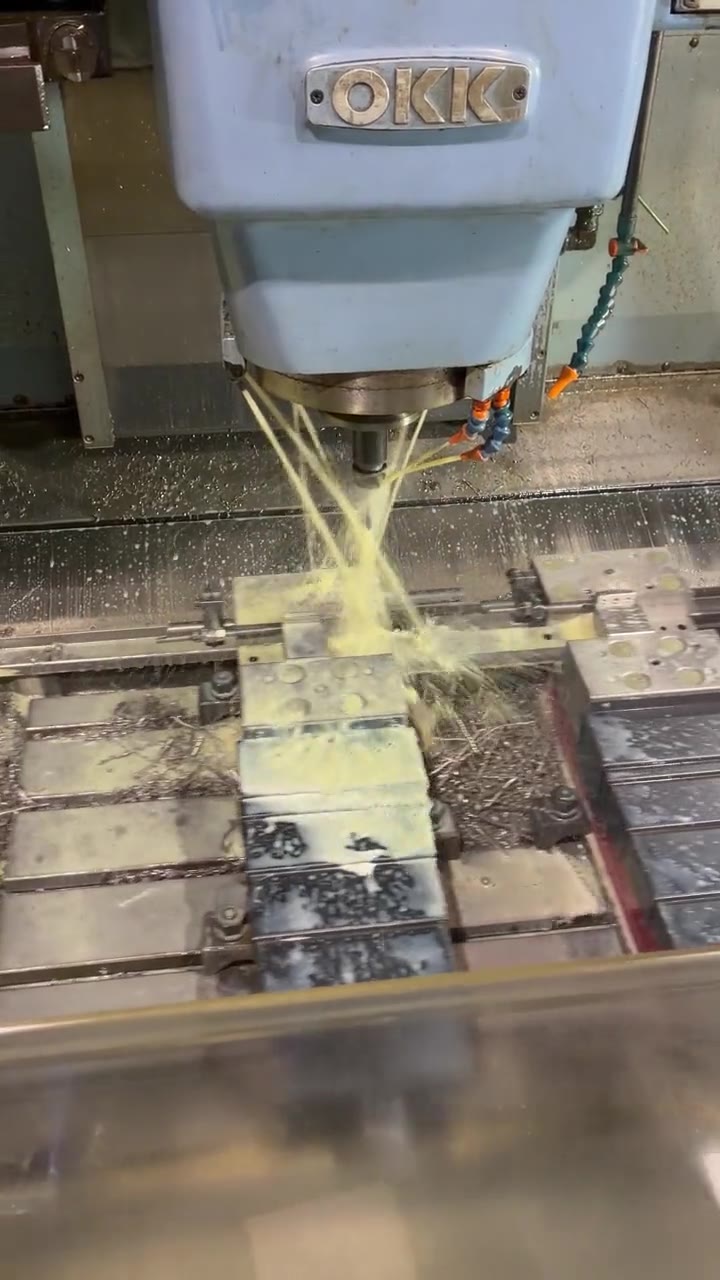 マシニングセンタによる切削加工